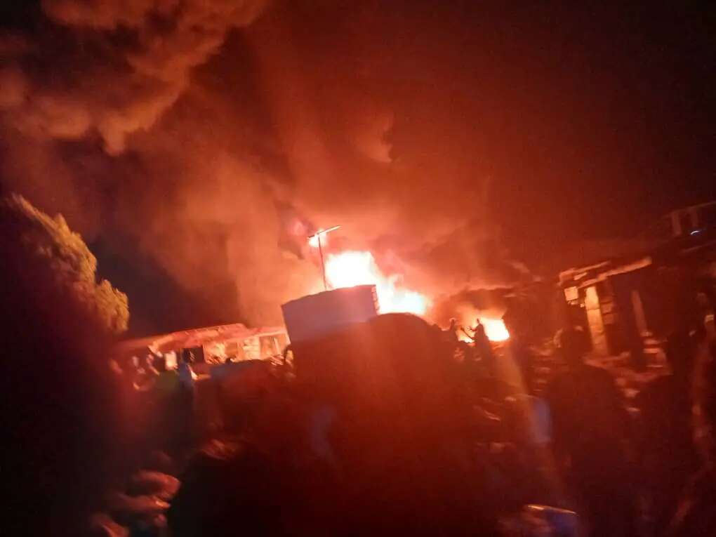 Ibadan: Properties worth millions of naira destroyed as fire ravages Aleshinloye market [PHOTOS]