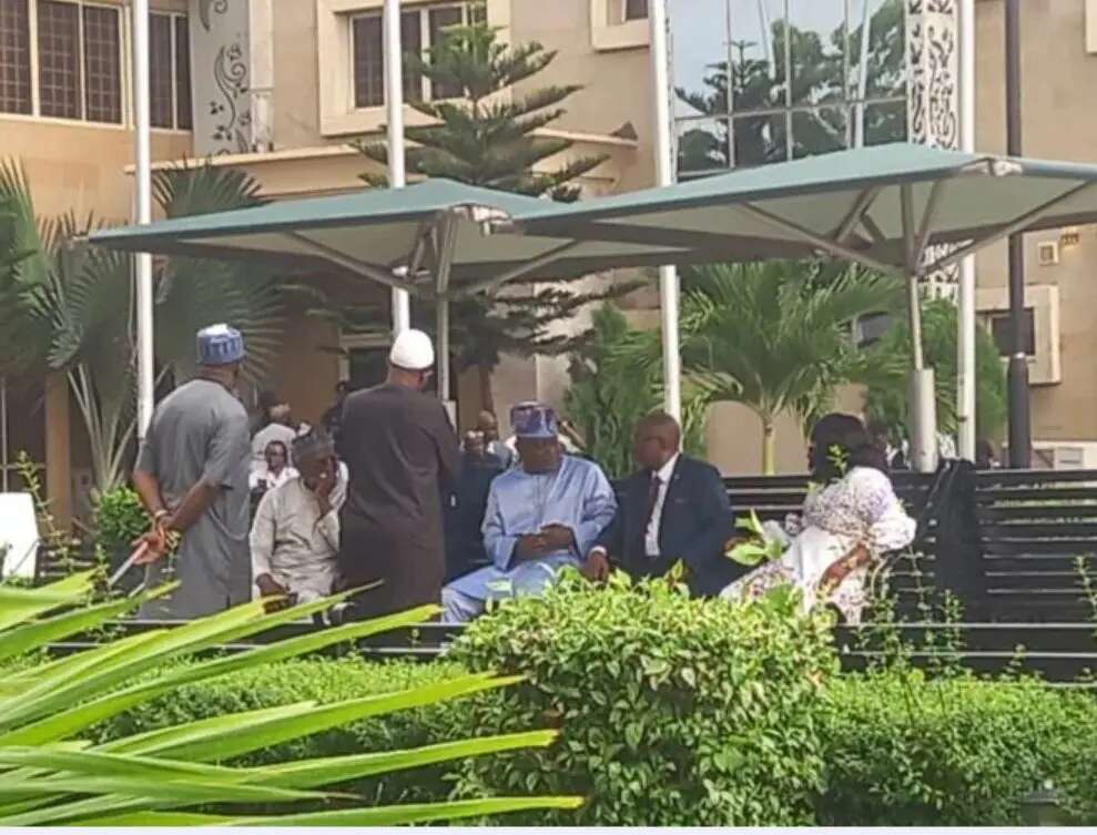 BREAKING: Obasa storms Lagos assembly, joins lawmakers’ meeting outside chamber with Meranda