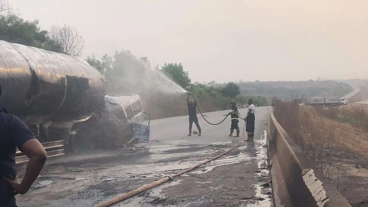 Mazda bus loaded with planks hits petrol tanker, catches fire in Oyo