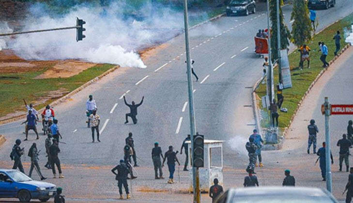 BREAKING: Nigerian Police disperse pro-Natasha protesters with tear gas at National Assembly