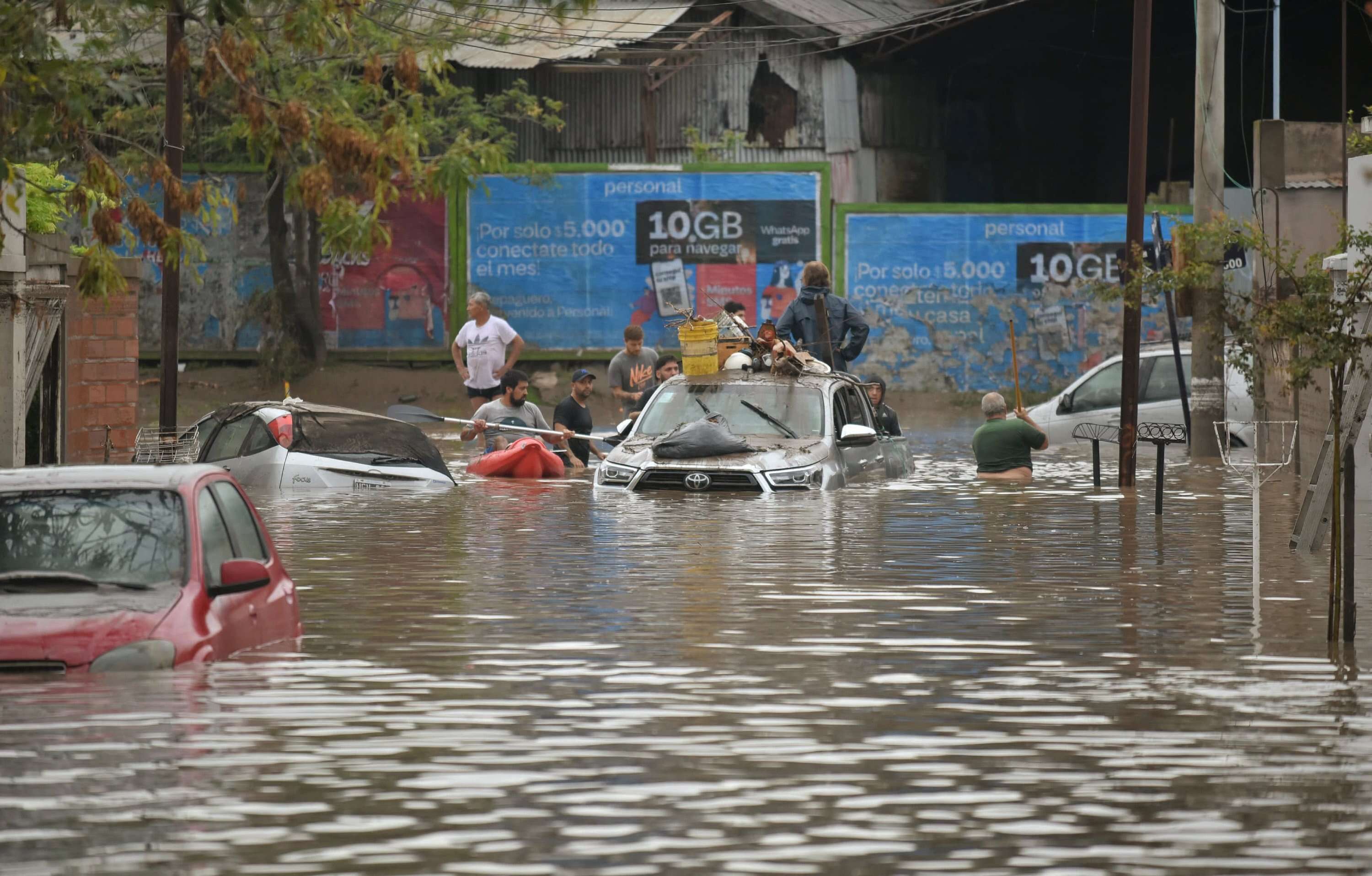 Flood: Argentina declares national mourning as death toll hits 16