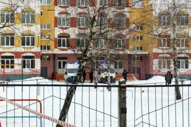 14-year-old Russian girl shoots classmate, takes own life