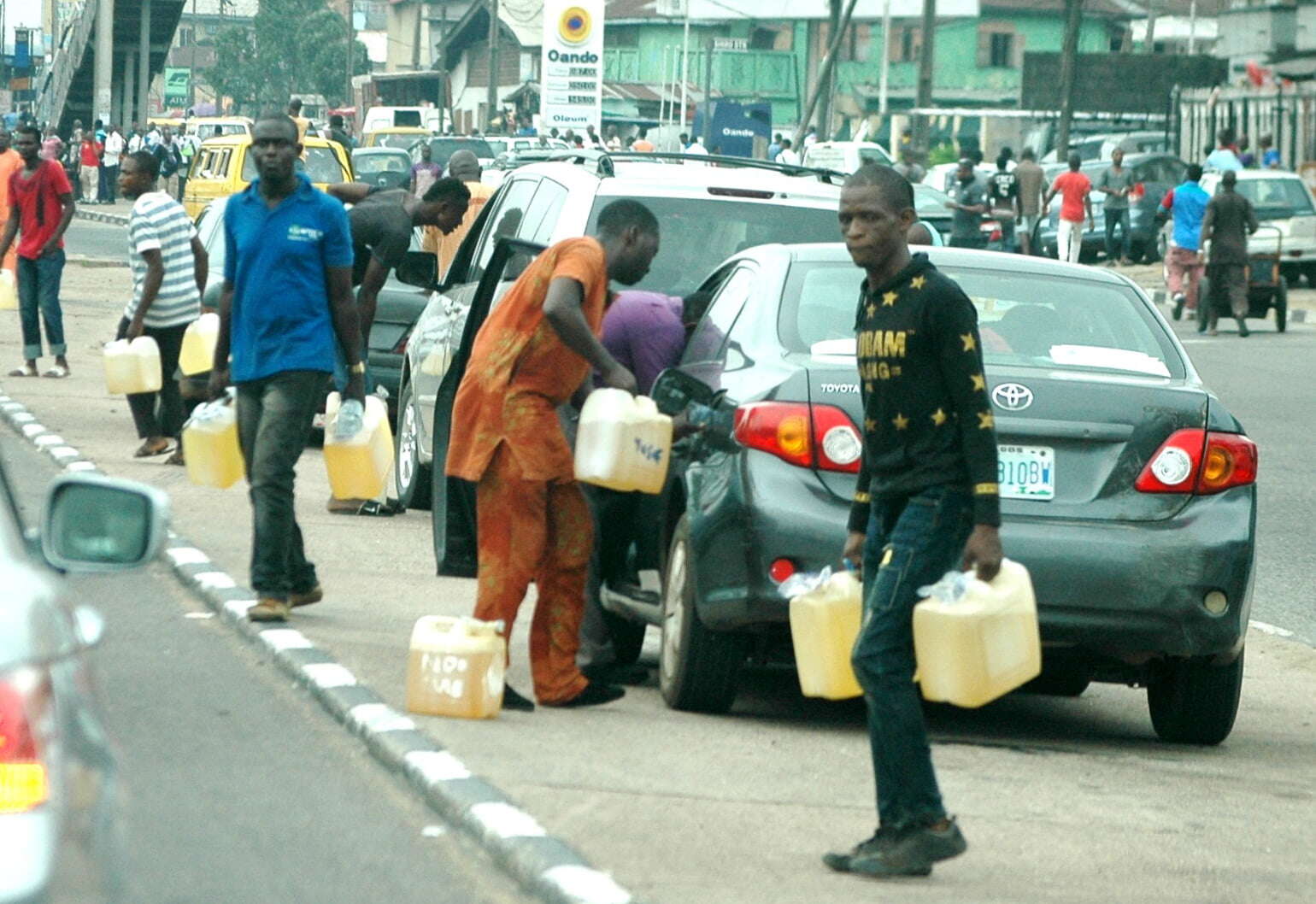 Fuel scarcity bites in Ondo, as product sells for over N800, N1000 per litre