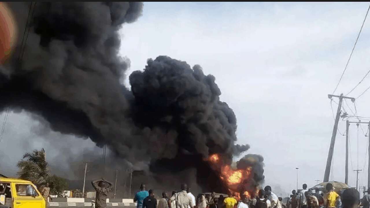 Niger petrol tanker explosion: 48 victims given mass burial