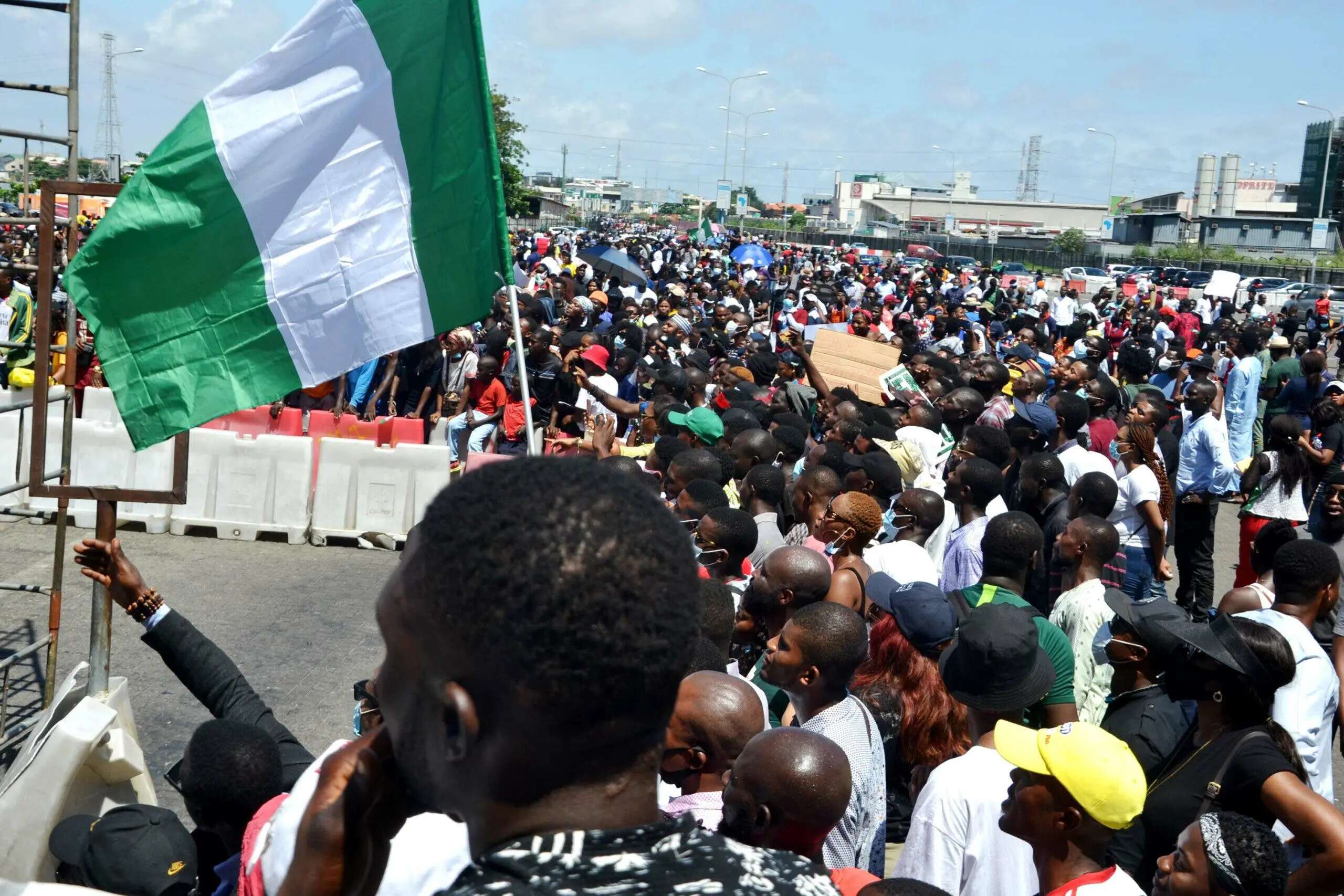 BREAKING: EndSARS Memorial: Nigeria Police arrest, lock protesters in blackmaria [VIDEO]