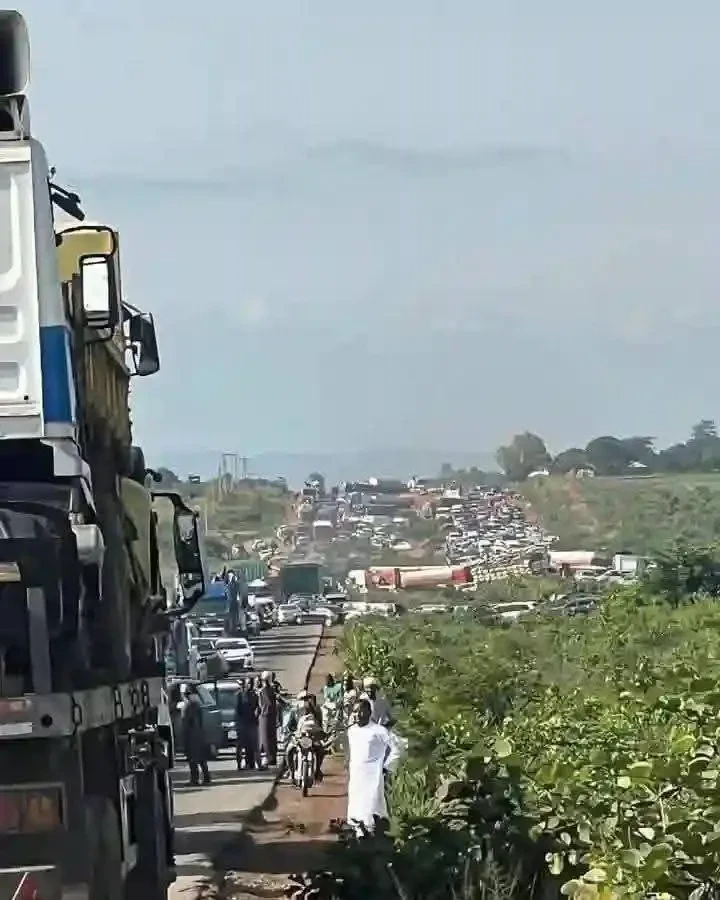 Eid: Gridlock traps travellers along Abuja-Kaduna highway 