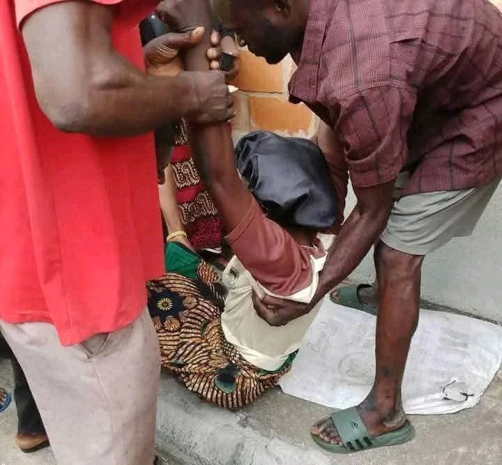 Benue crisis: Yelwata woman faints in IDP camp over hunger [PHOTOS]