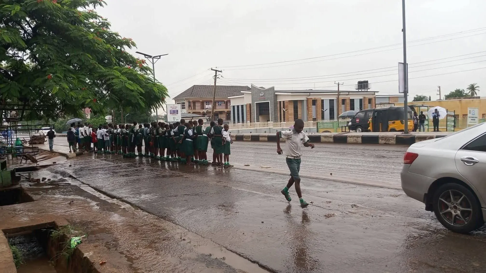 Benue kids forced to hail Tinubu under rain as condolence visit turns political rally