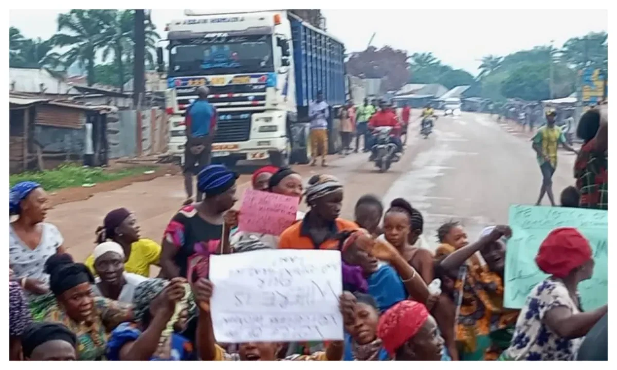 Women protest persistent killings by herdsmen in Benue, barricade federal highway