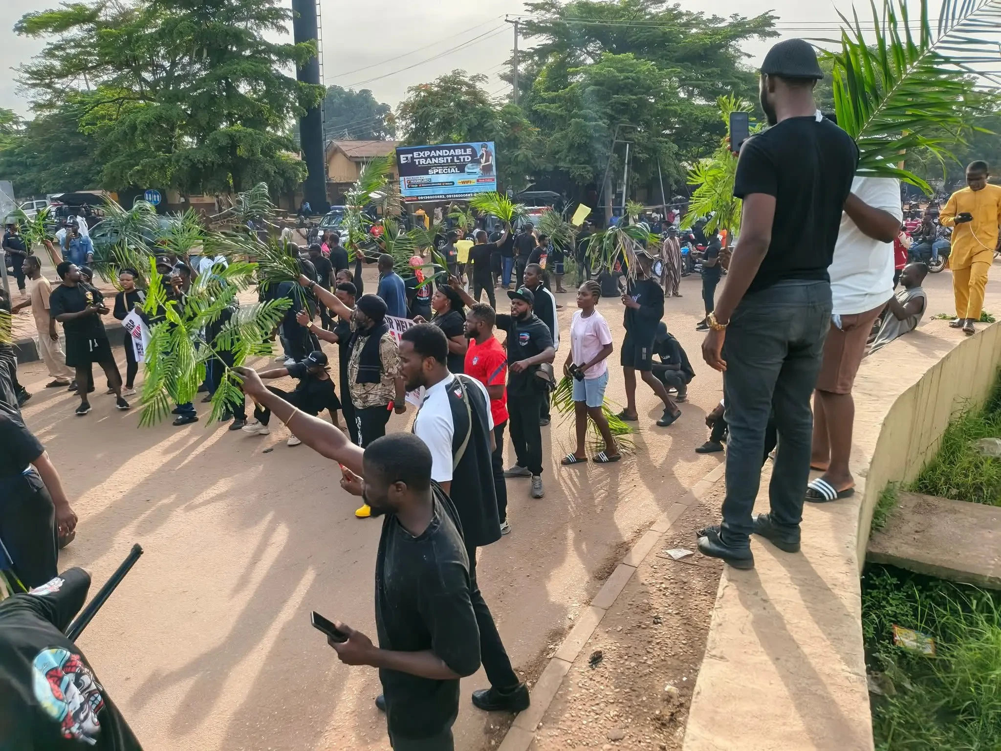 ‘Go to Yelewata’ – Drama as angry Benue youths chase away Police Commissioner from protest ground