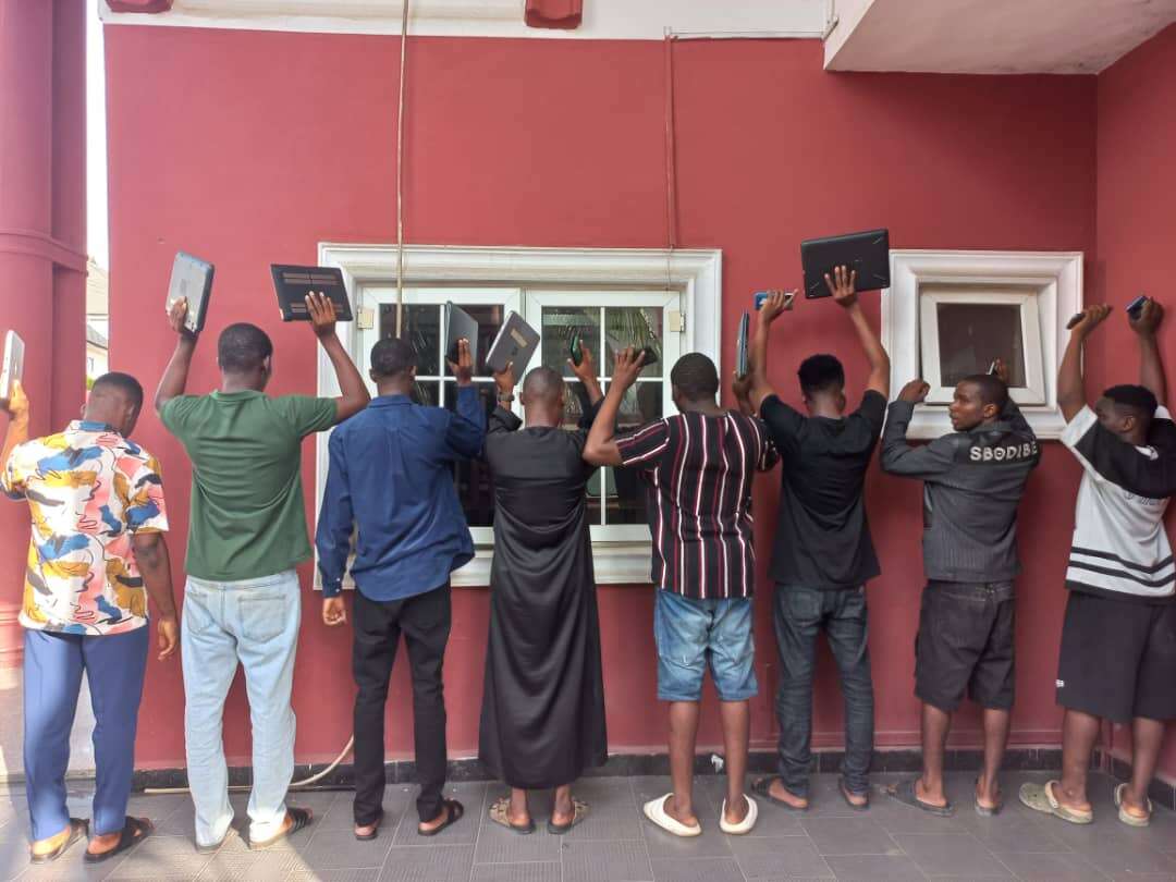 Akwa Ibom: EFCC arrests eight suspected internet fraudsters in Uyo