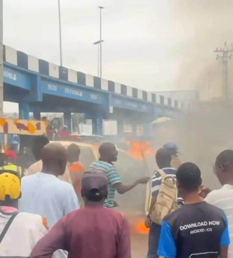 Amotekun’s vehicle catches fire in Ibadan [PHOTO]