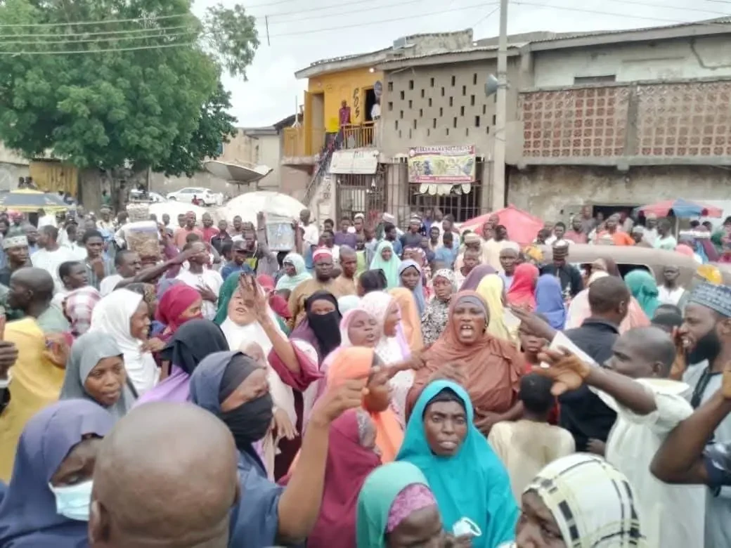 Gang Violence: Hundreds of women protest in Kano