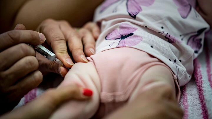 Whooping cough outbreak kills 9 infants in Britain