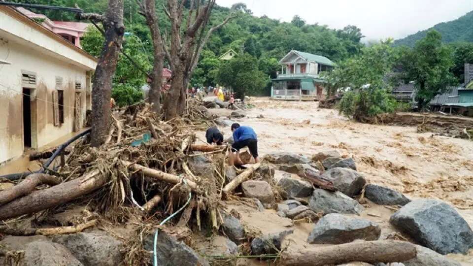 Seven die from flash floods, landslides in Vietnam