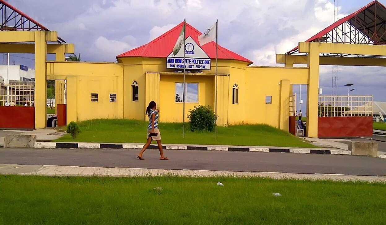 Workers block Akwa Ibom Poly gates to demand 65 years retirement age