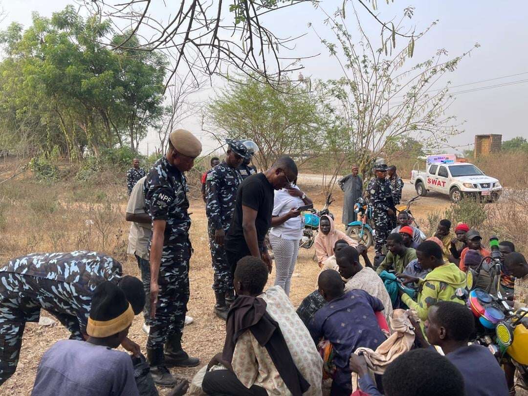 Police intercept 20 suspects in possession of daggers, charms in Ogun