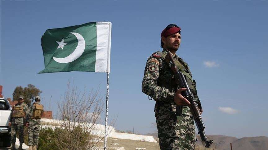 Pakistani army kills 30 Islamist militants near Afghan border