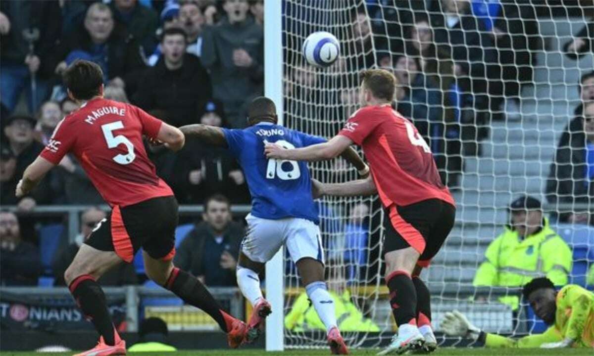 Premier League issues statement on VAR controversy as Man Utd draw 2-2 at Everton