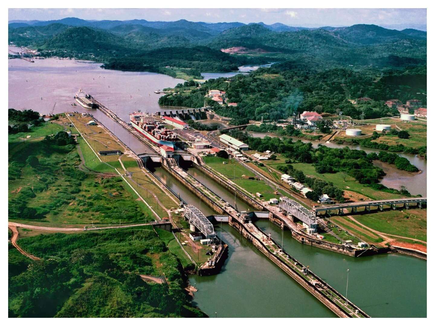 Panama rejects US claim on free canal use