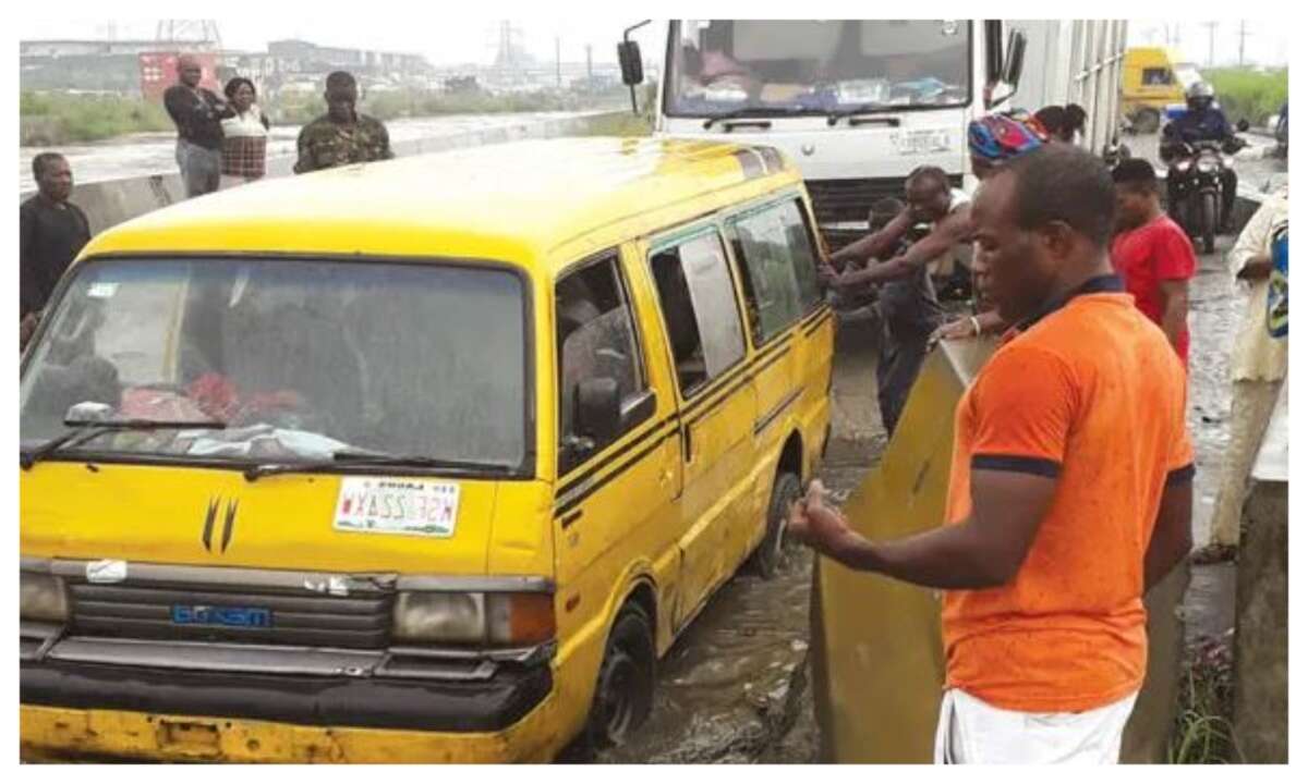 Ogun: Passenger slumps, dies in commercial bus