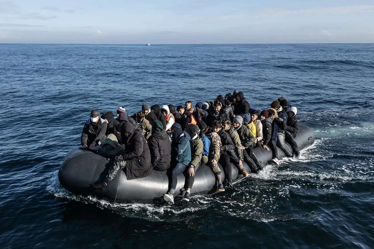 12 migrants die attempting to cross channel to UK