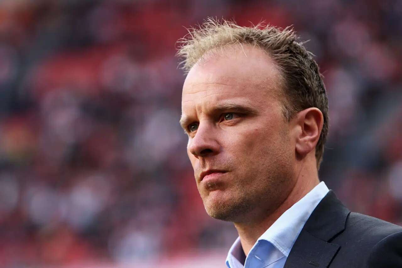 Dennis Bergkamp hints at coaching comeback as Arteta faces sack speculation