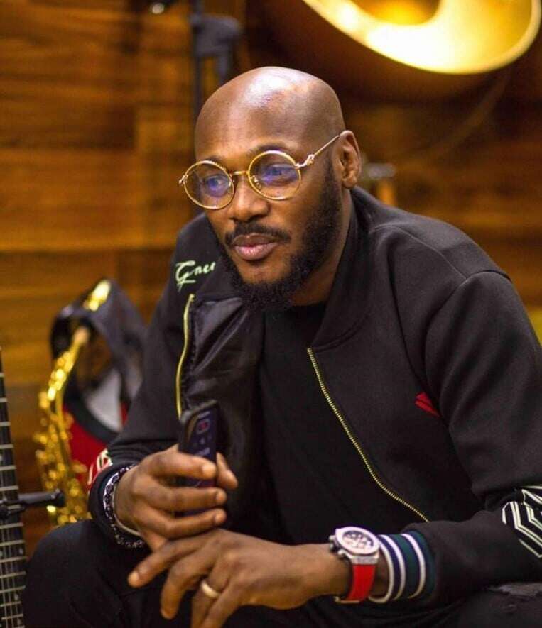 2Face creates scene at Edo Assembly amid alleged affairs with female lawmaker [VIDEO]