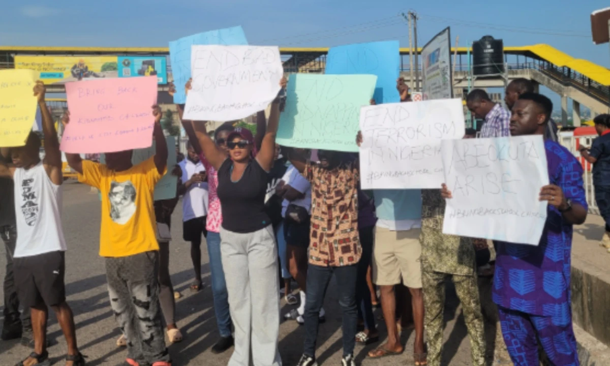 Ogun: Youths, mothers protest against Oyo abduction, demand closure of schools