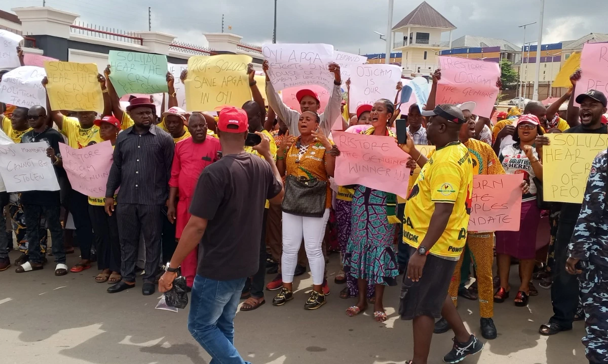 Protest rocks Anambra govt house over APGA primaries, supporters reject result