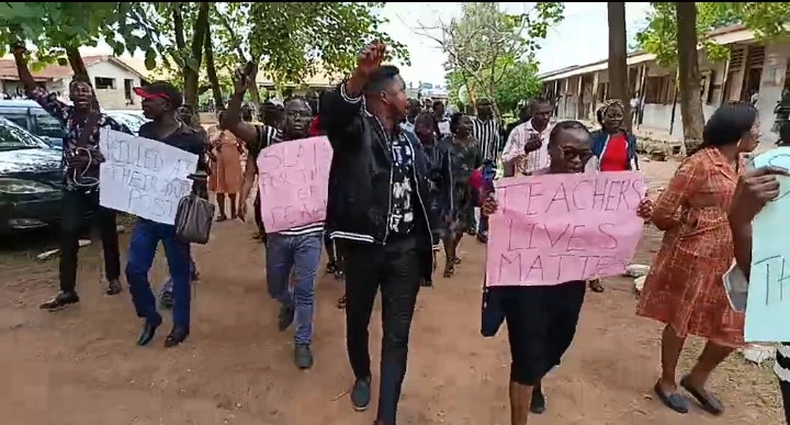 Oyo abduction: Students shun schools in Oriire LGA as teachers stage protest [PHOTOS]
