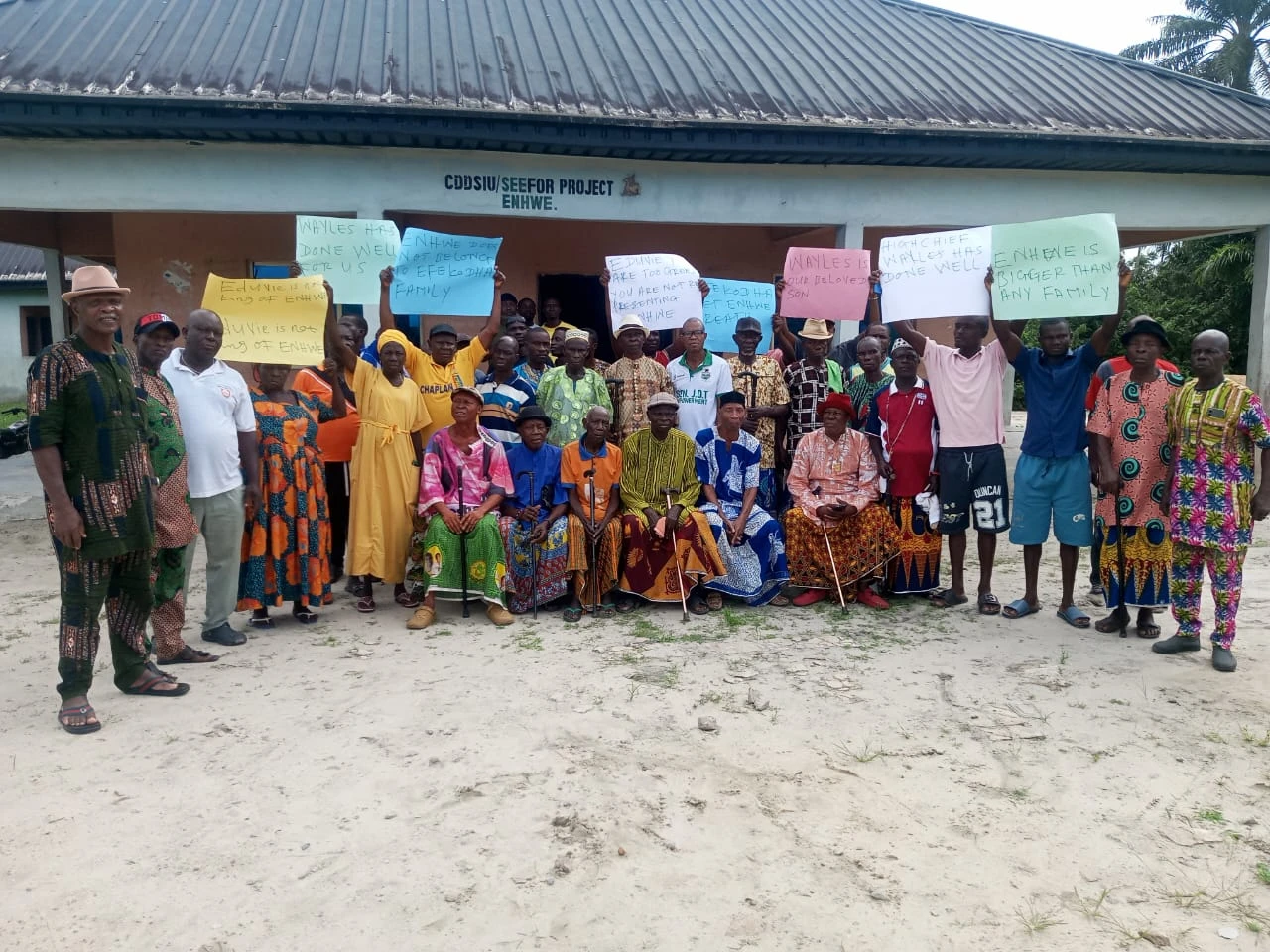 We do not support roadblocks, illegal levies by our monarch’s son- Delta community protests
