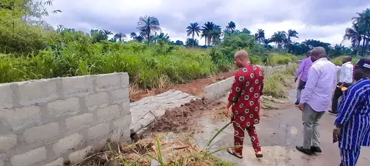 Villagers allegedly destroy Abia LG headquarters’ fence 