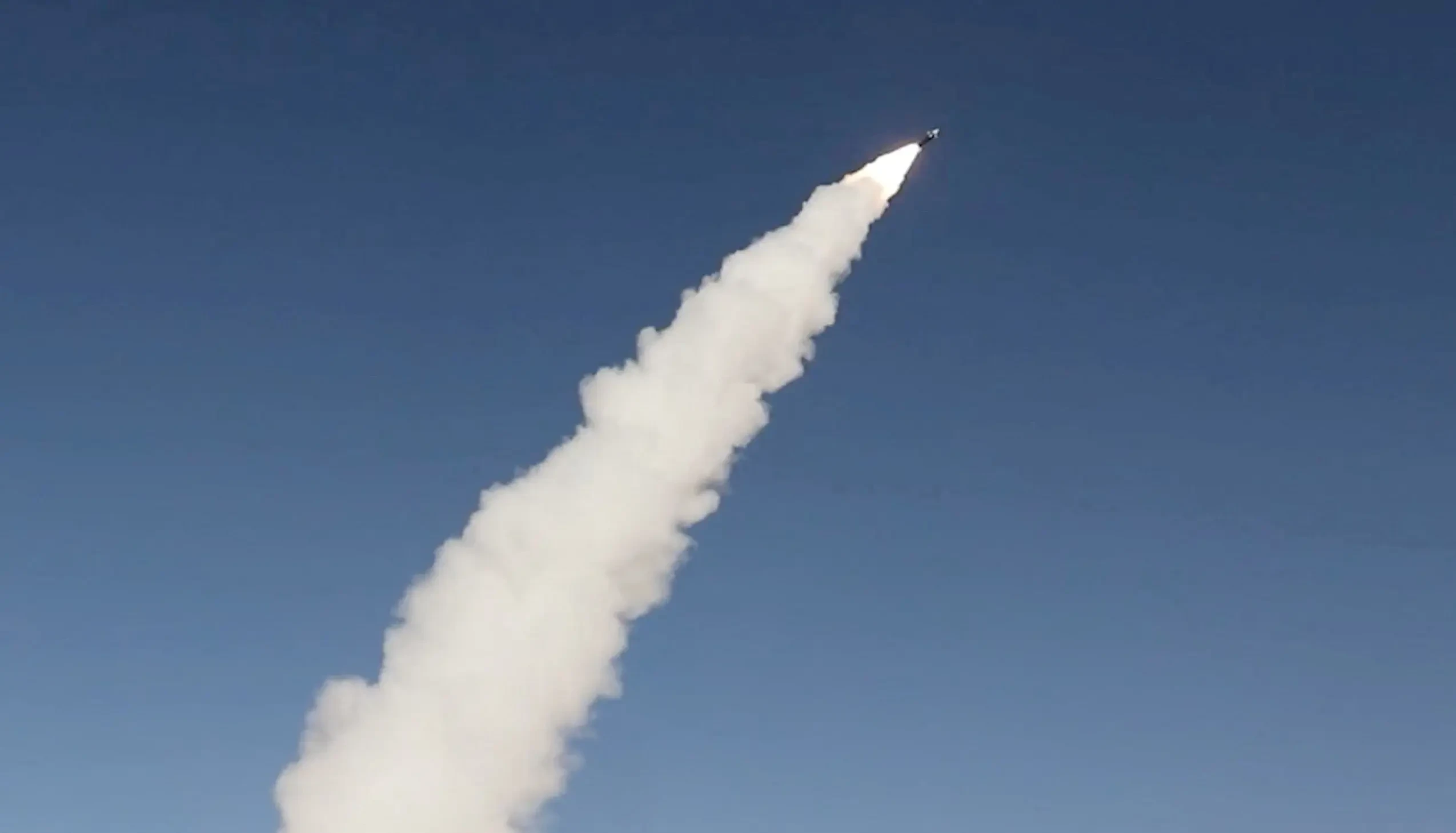 Israel shuts down airport after Houthi ballistic missile attacks
