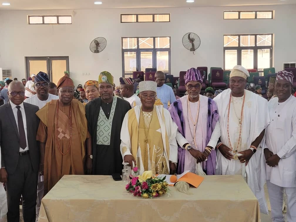 Out-of-school children: Ogun senator seeks monarchs’ help