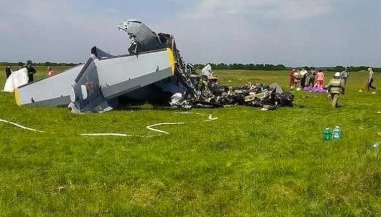 Four dead , others injured as plane crashes in Siberia, Russia