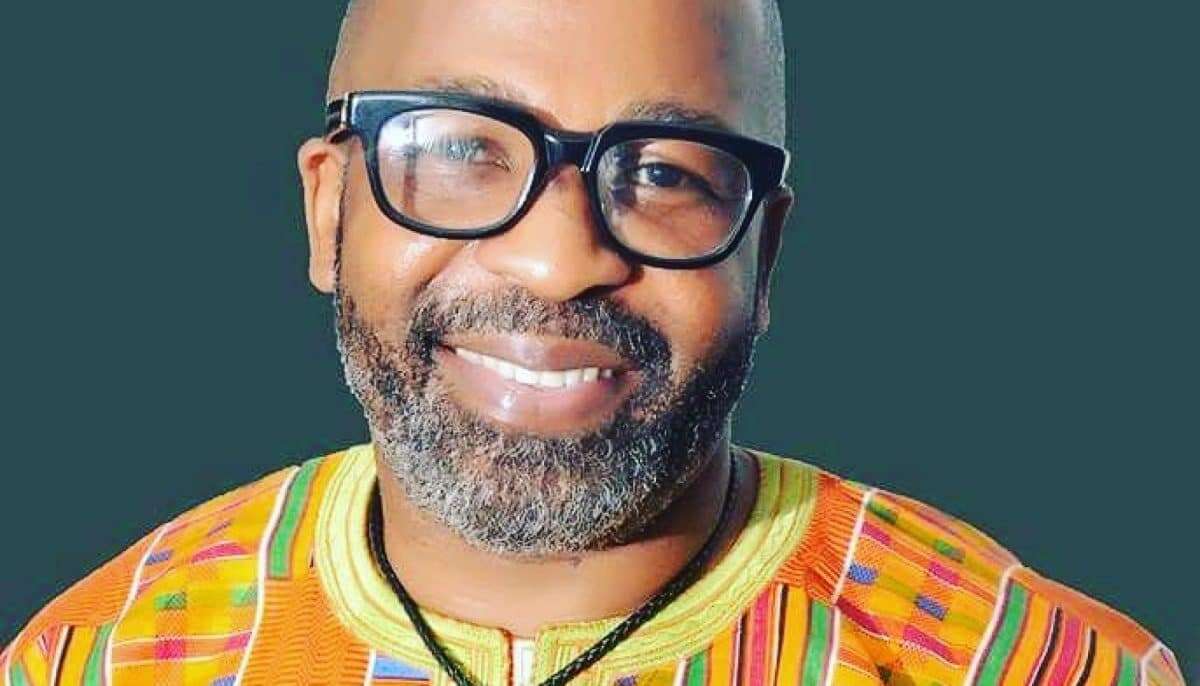 Organisers withdraw award after Yemi Solade refuses to pay for plague