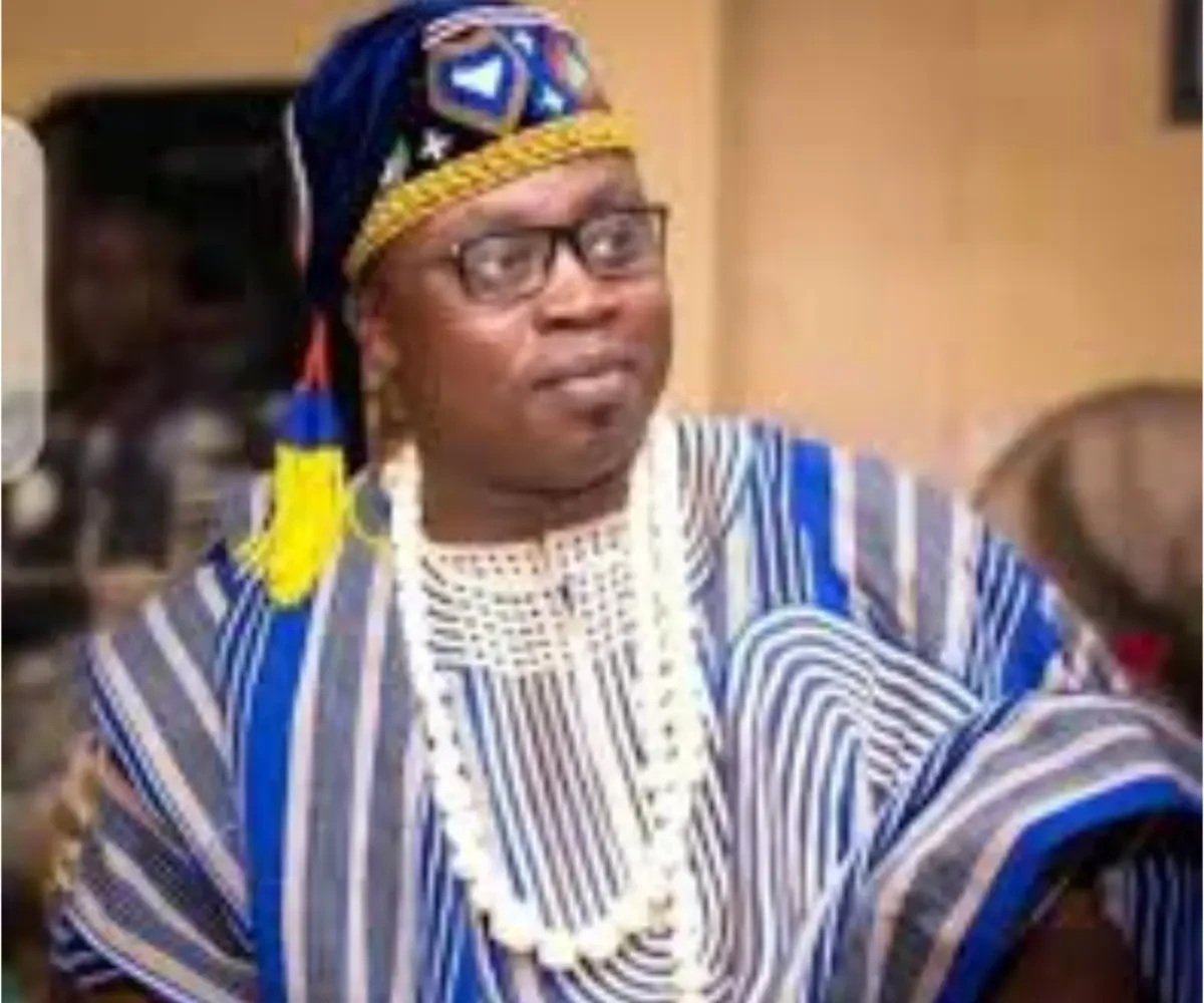 Lagos monarch endorses another princess, urges daughter to withdraw from LG polls