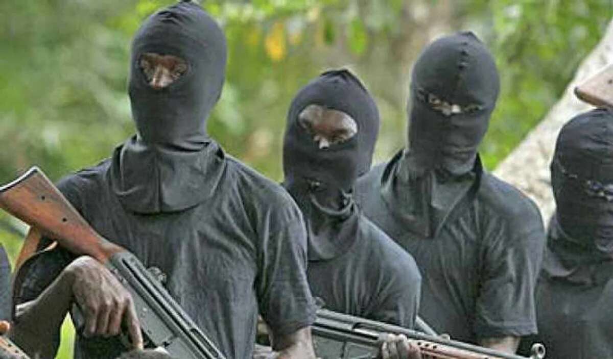 BREAKING: Gunmen kill three police officers, one FRSC personnel in Enugu separate attacks