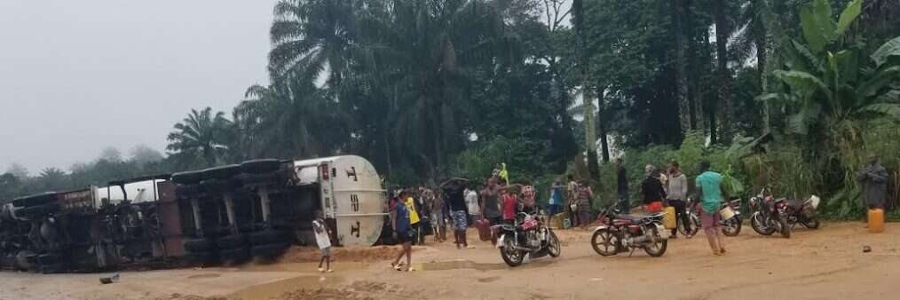 Youths risk lives to scoop fuel from fallen truck