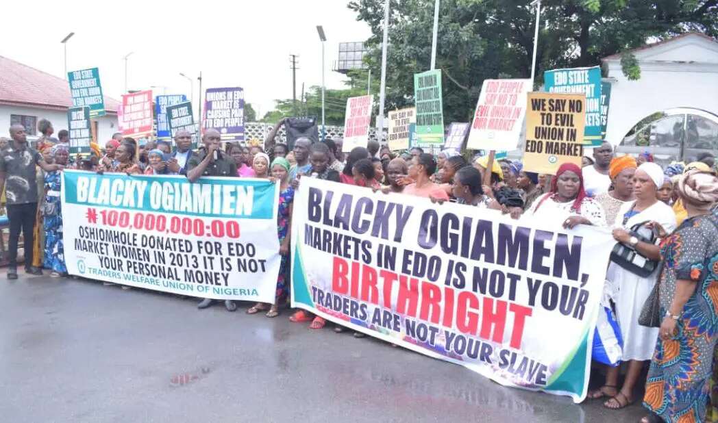 Market unions storm Oba of Benin’s palace, demands sack of exco members