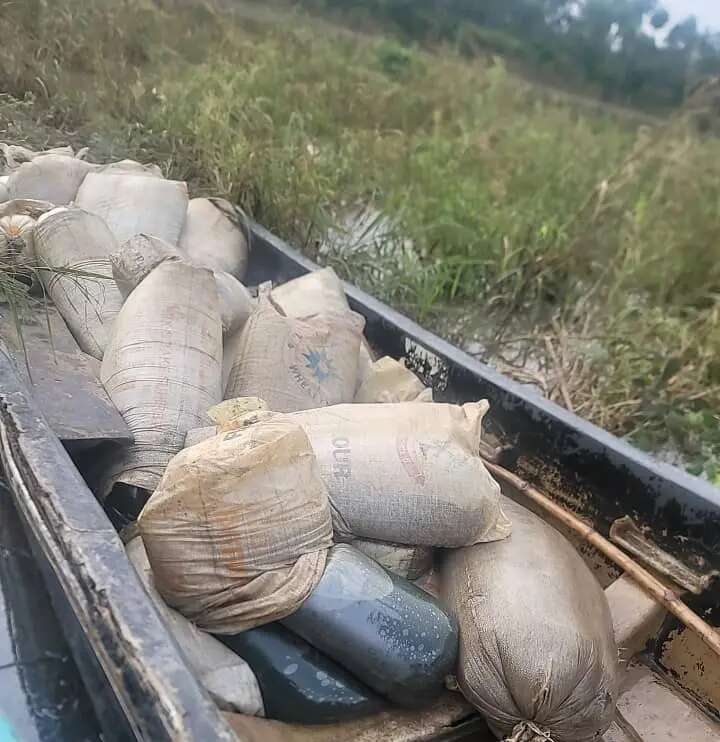 Troops arrest four suspects with 4,000 litres of stolen condensates, deactivate illegal refineries