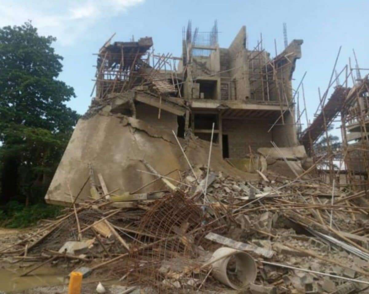 Floods: Newly constructed 2-Storey building collapses in Lagos