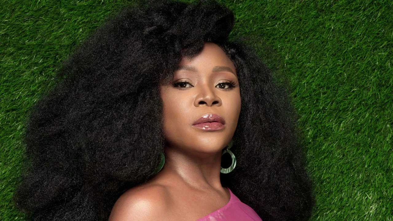 Omawumi debunks Timaya’s claim of Burna Boy ordering her, Waje out of studio