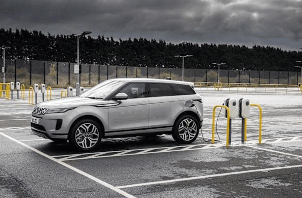 First Drive: The Range Rover Evoque P300e PHEV is a fantastic choice for business buyers