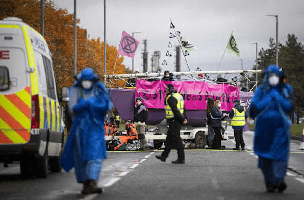 Dozen arrested and boats seized during pollution protest