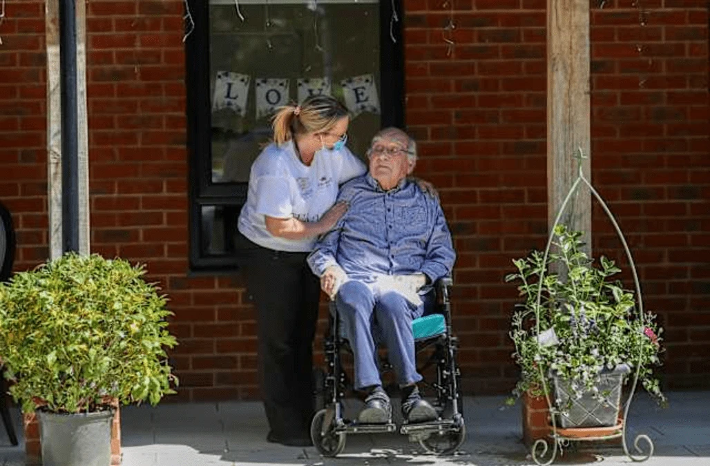 All care homes to allow visits by Christmas, says Hancock