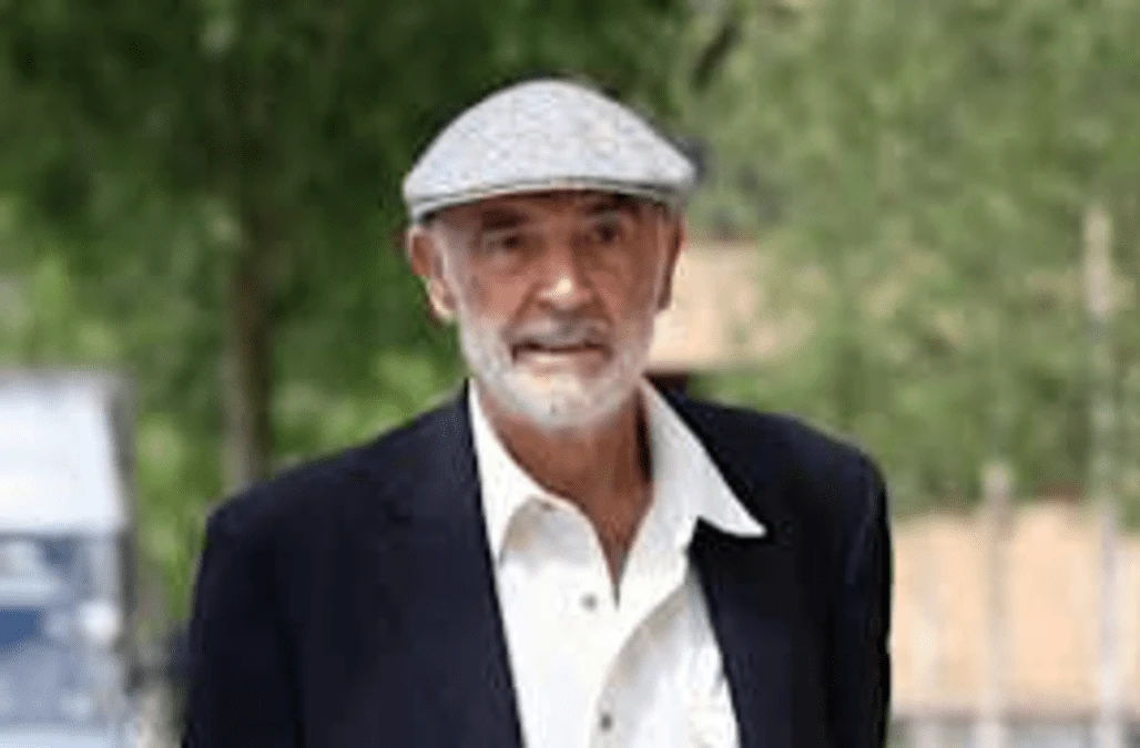 Robert De Niro pays tribute to his former co-star Sir Sean Connery