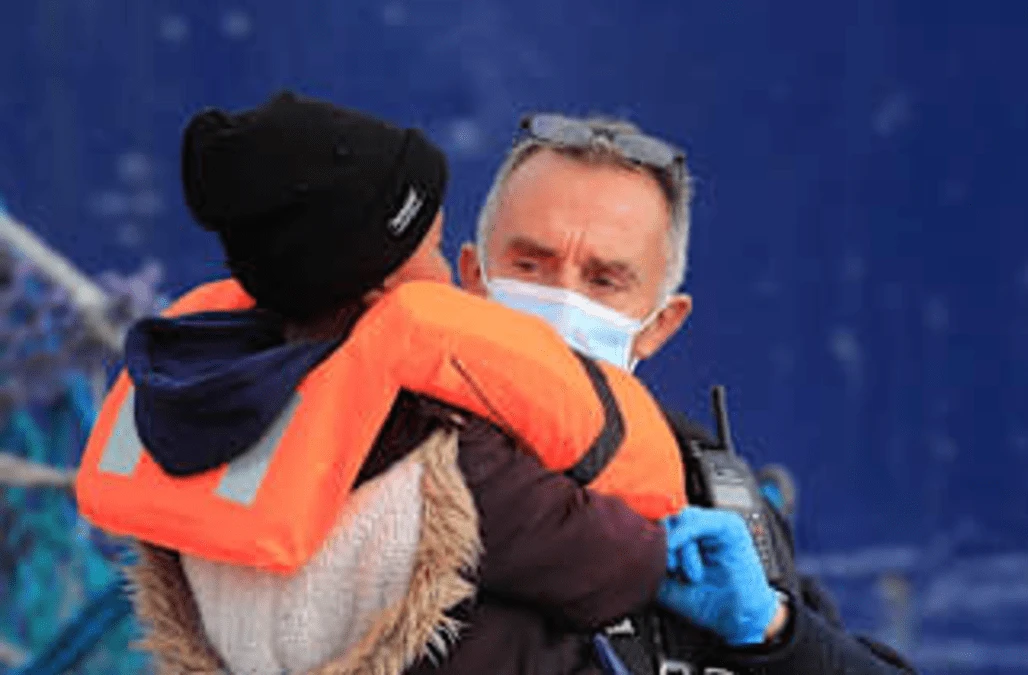 Dozens cross to Dover a day after body of migrant found on French coast