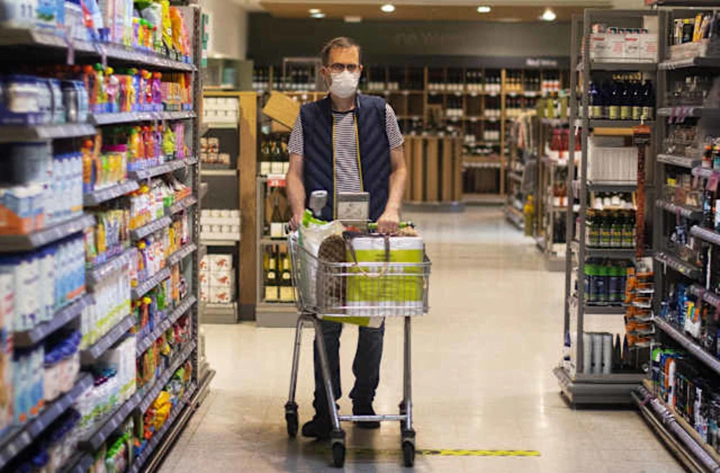 Shop prices keep falling amid fierce competition